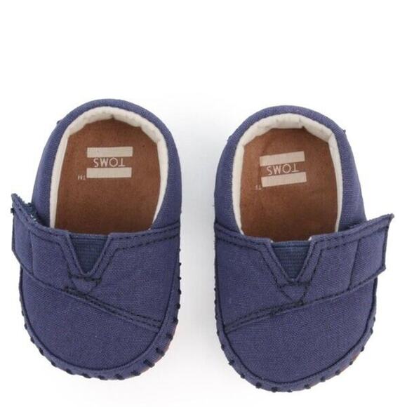 TOMS‎ Infant Baby Tiny Crib Navy Canvas Size 3 NEW IN BOX - Picture 1 of 4